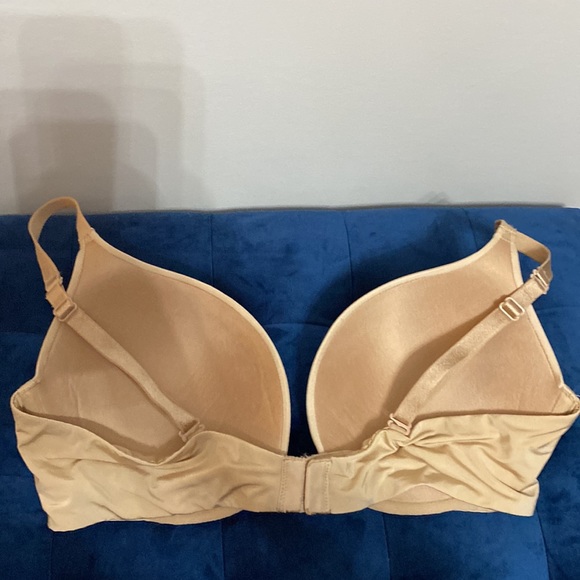 Victoria’s Secret 36D push-up and 34DD lined perfect coverage - Picture 7 of 8